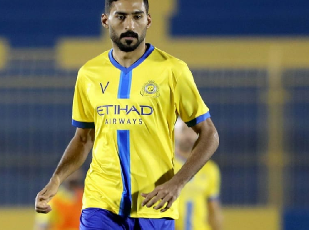 قرار مفاجئ من نادي النصر بشأن تجديد عقد اللاعب "علي الحسن"!