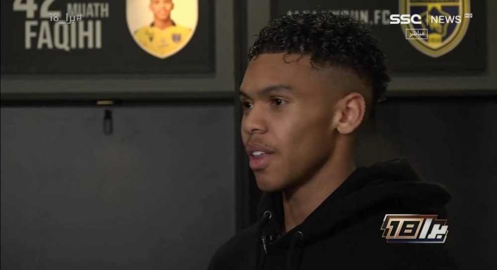 شاهد.. لاعب التعاون معاذ فقيهي يعلق على أنباء العودة للهلال‬⁩