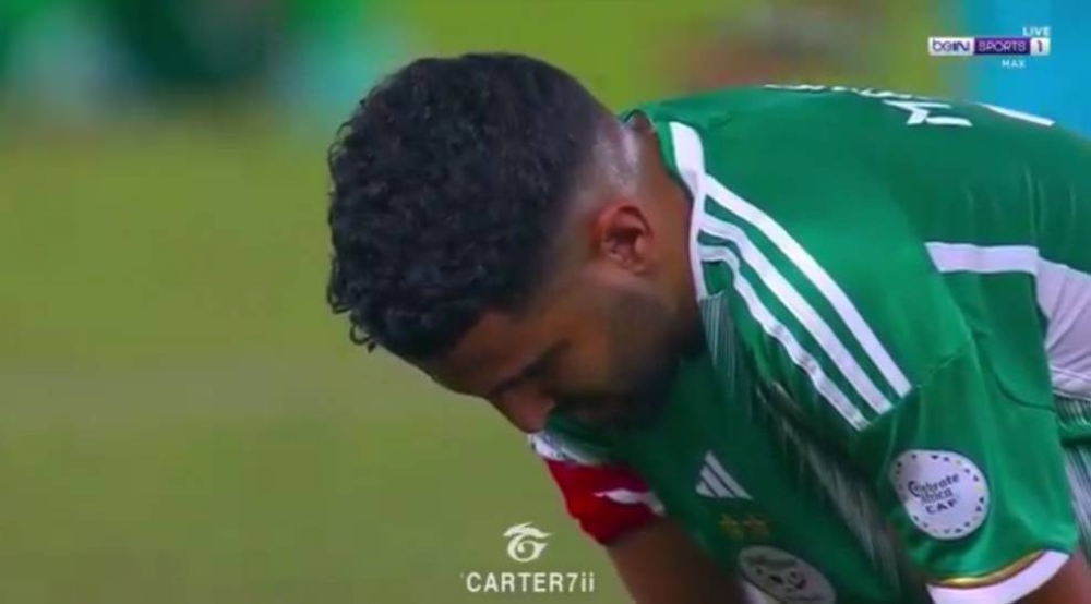 شاهد.. ردة فعل لاعب الأهلي رياض محرز بعد خروج منتخب بلاده الجزائر من بطولة أمم إفريقيا