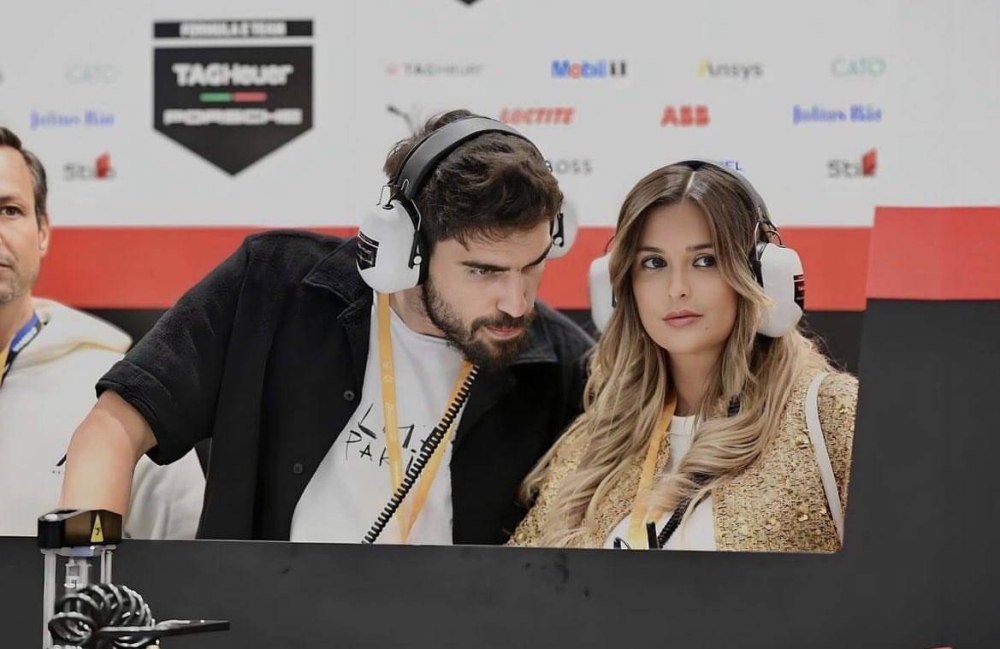 شاهد.. أحدث ظهور لمحترف الهلال "روبن نيفيز" برفقة زوجته في فورمولا إي الدرعية