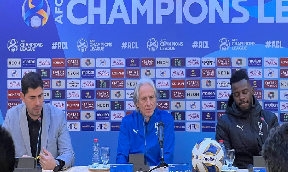 مدرب الهلال "جيسوس" يعترض على سؤال صحفي إيراني لـ "حسان تمبكتي"