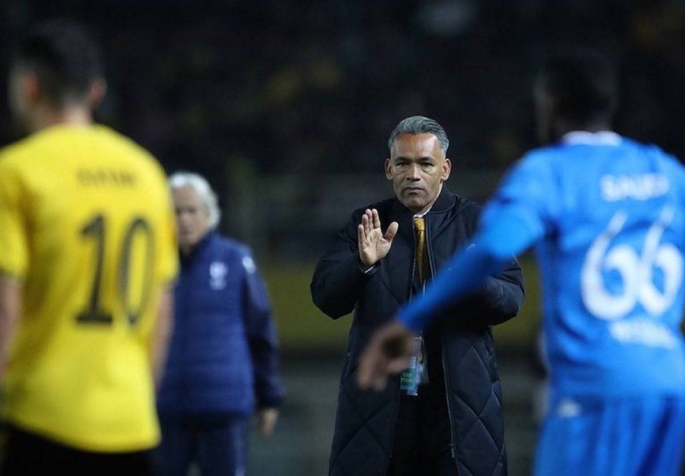 مدرب سباهان الإيراني يكشف سبب الخسارة بثلاثية من الهلال في البطولة الآسيوية!