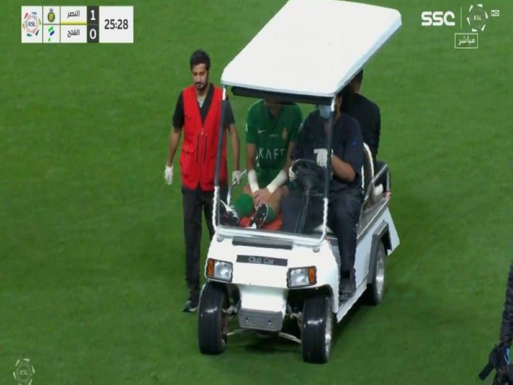 شاهد.. لحظة خروج ⁧راغد النجار للإصابة ودخول وليد عبدالله 