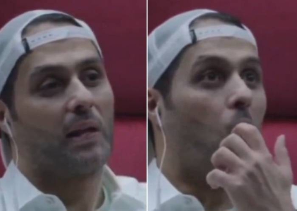 شاهد.. ياسر القحطاني يحرج مذيع على الهواء ويسير الجدل