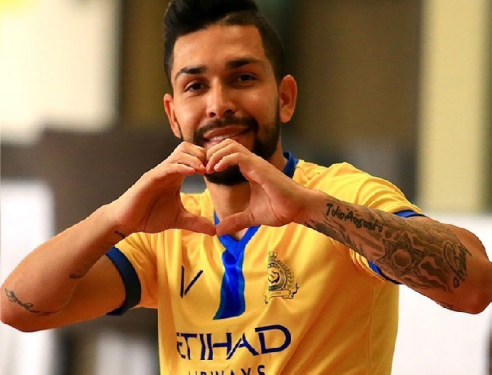 قرار مفاجئ من النصر بشأن قضية لاعبه السابق "بيتروس"