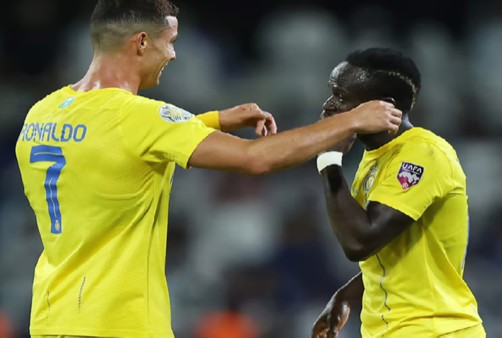 بالفيديو.. النصر يفوز على الخليج بثلاثية ويضرب موعدا مع الهلال بنهائي كأس الملك!