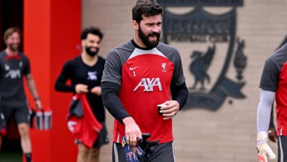 الكشف عن موقف أليسون بيكر حارس ليفربول الإنجليزي من الانتقال إلى دوري روشن للمحترفين