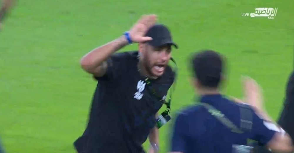 شاهد.. احتفال وفرحة نيمار بعد فوز الهلال على النصر في نهائي كأس الملك