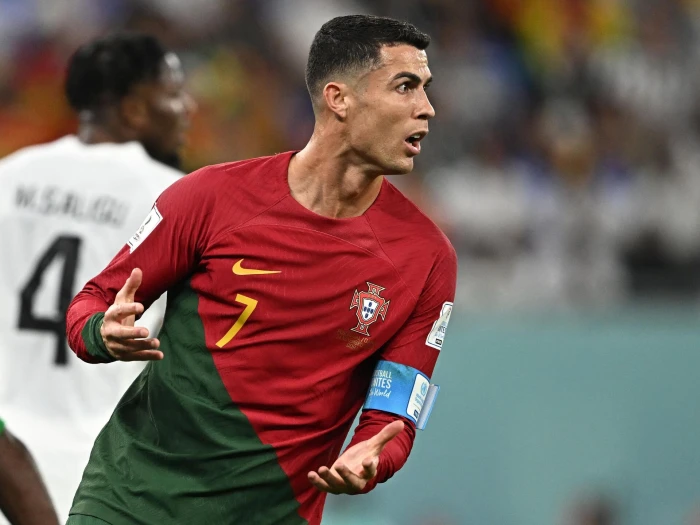 شاهد.. جماهير سلوفينيا تهتف ضد كريستيانو رونالدو: «ستذهب إلى السعودية هذا المساء»