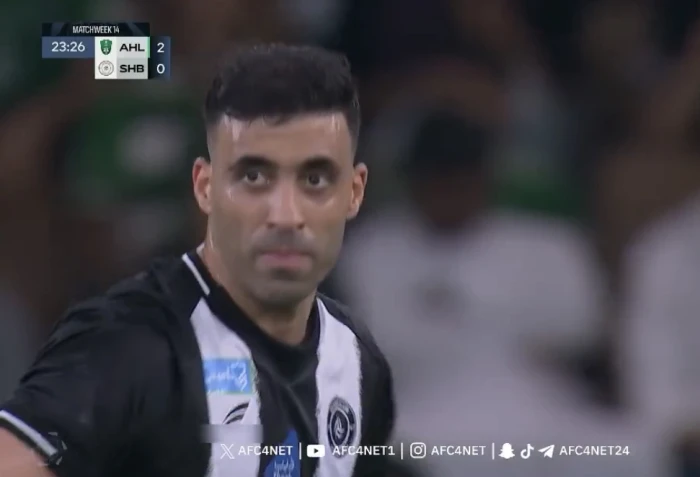 بالفيديو.. جماهير الأهلي تستفز حمد الله بهتاف نصراوي!