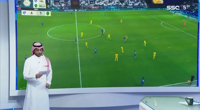 بالفيديو.. فهد المرداسي يكشف عن خطأ فادح لحكم مباراة الهلال والخليج