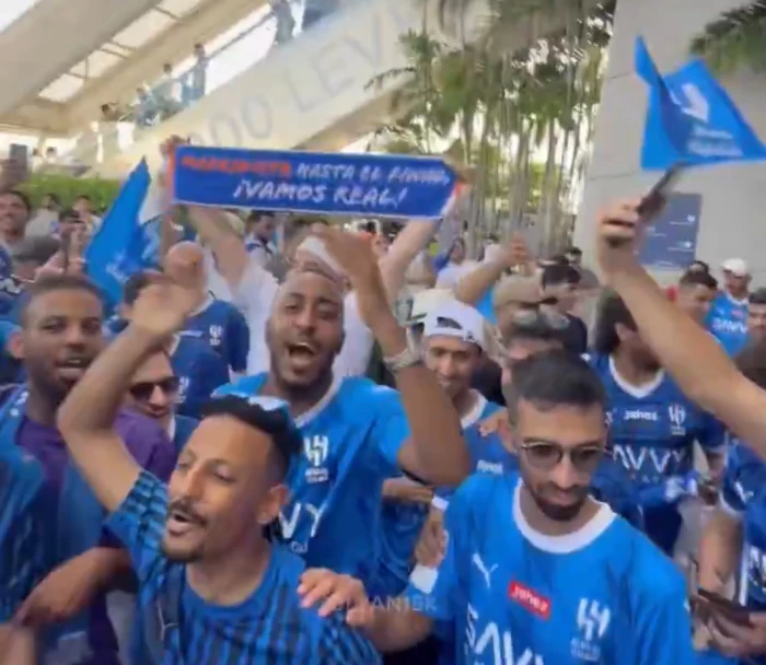 «فينيسيوس وينه كسرنا عينه».. شاهد.. جماهير الهلال تحتفل بالتعادل مع ريال مدريد «فينيسيوس وينه كسرنا عينه».. شاهد.. جماهير الهلال تحتفل بالتعادل مع ريال مدريد