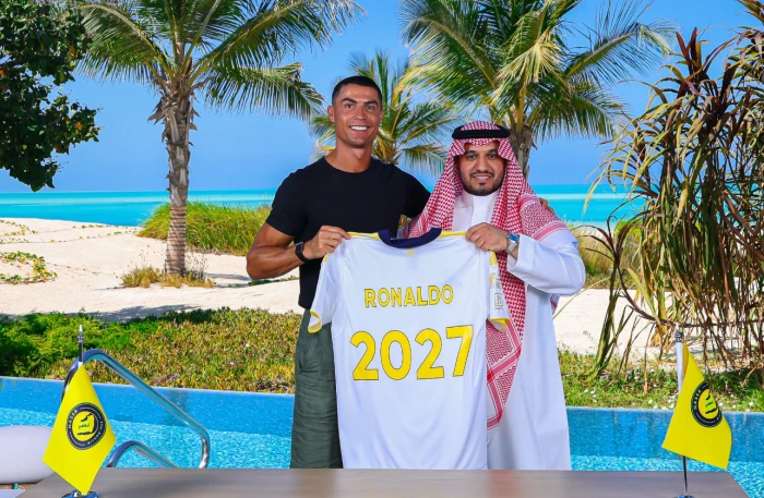 أول تعليق من كريستيانو رونالدو بعد تجديد عقده مع النصر