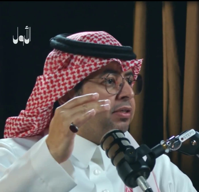 بالفيديو.. الأحمري يكشف عن أسطورة الكرة السعودية.. ويعلق: مثل مالديني وكرويف وباجيو!