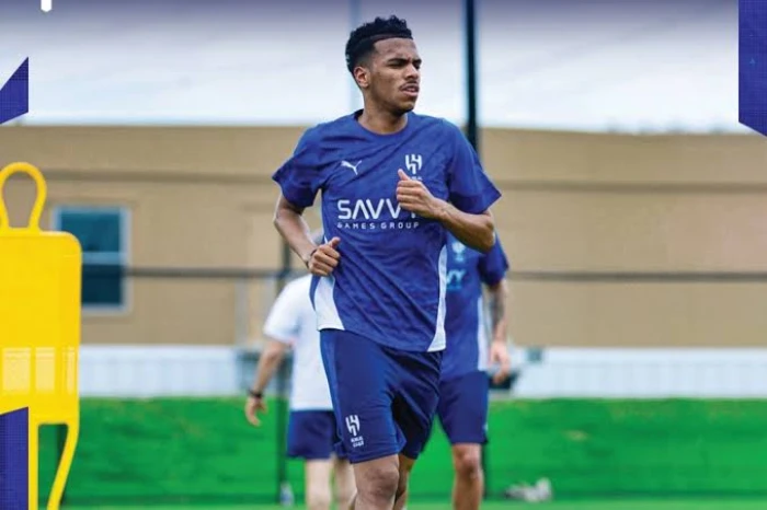 الكشف عن حجم المبلغ الذي طلبه الهلال من القادسية لبيع عقد مصعب الجوير