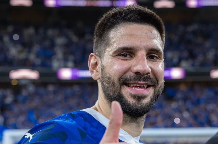 عضو ذهبي في الهلال يتكفل بفسخ عقد ميتروفيتش