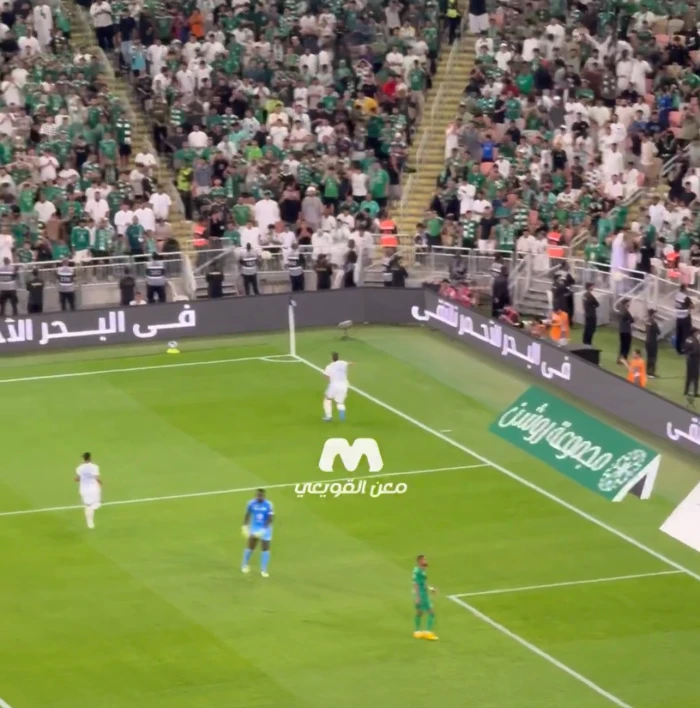 شاهد.. هدف ثيو هيرنانديز لاعب الهلال أمام الأهلي من المدرجات