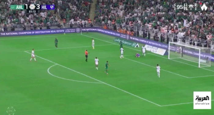 هل ظلم الحكم الأهلي؟.. بالفيديو: عصام عبدالفتاح يحسم الجدل بشأن لقطة لاعب الهلال كوليبالي