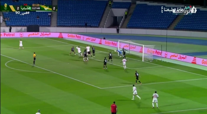 بالفيديو.. حالة تحكيمية غريبة أثارت حيرة نقاد برنامج في 90 خلال مواجهة أبها والشباب