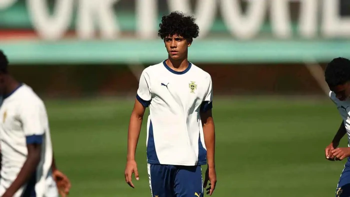 نجل كريستيانو رونالدو يظهر بالثوب السعودي «صورة»