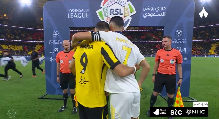 بالفيديو.. تفاعل كبير بين كريستيانو رونالدو وبنزيما خلال مباراة النصر والاتحاد