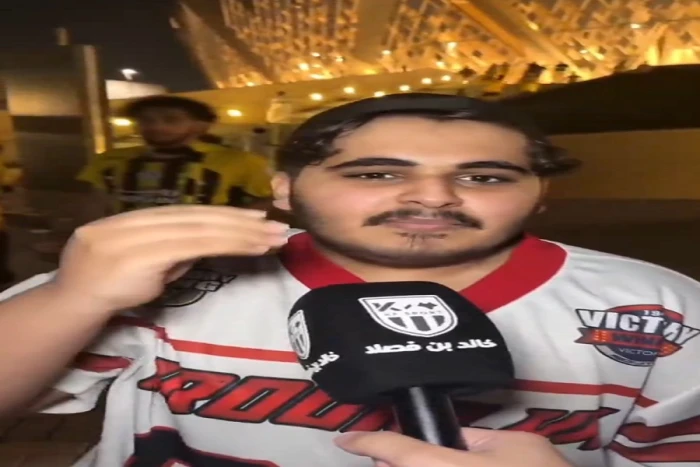 بالفيديو.. مشجع اتحادي بعد الخسارة من شباب الأهلي: "الحكم هلالي 100%.. وبنزيما اطلع برا"