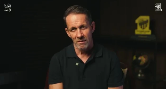 محزن للغاية.. بالفيديو: تعليق مفاجئ من المدير الرياضي للاتحاد بشأن قرار إقالة بلان