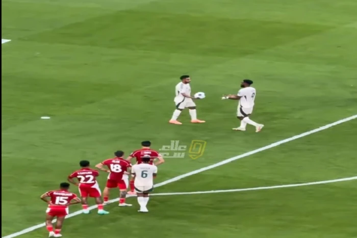 شاهد.. تصرف سالم الدوسري تجاه فراس البريكان قبل تسديد ركلة جزاء المنتخب السعودي أمام إندونيسيا