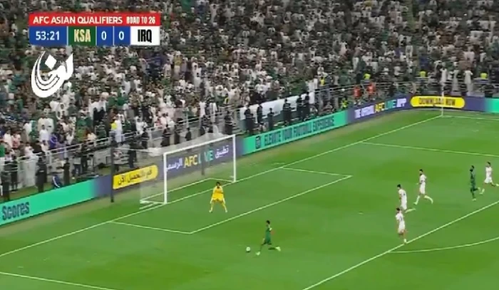بالفيديو.. سالم الدوسري يهدر فرصة هدف محقق للمنتخب السعودي أمام العراق