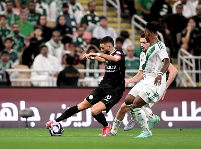 بالفيديو: التعادل الإيجابي يحسم مواجهة الأهلي والشباب في الدوري