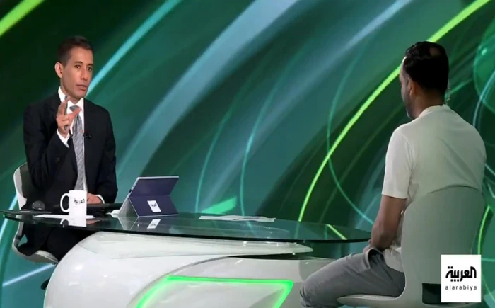 بالفيديو.. بتال القوس ممازحاً عبده عطيف: قول "جيسوس" 10 مرات قبل النوم.. والأخير يرد