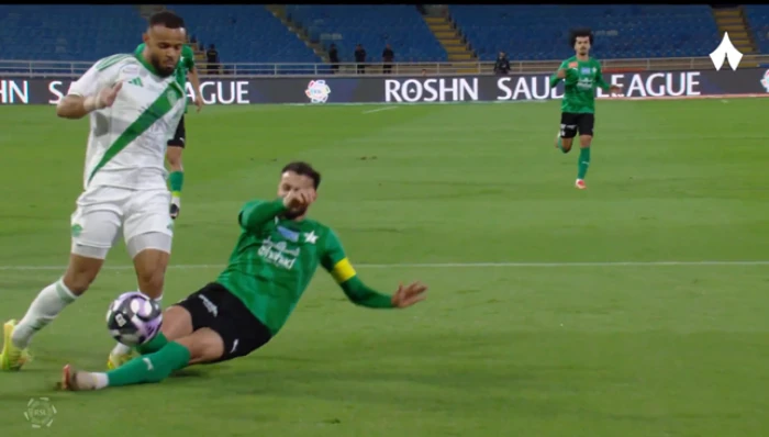 خبير تحكيمي يحسم الجدل حول ركلة جزاء الأهلي المُلغاة أمام النجمة