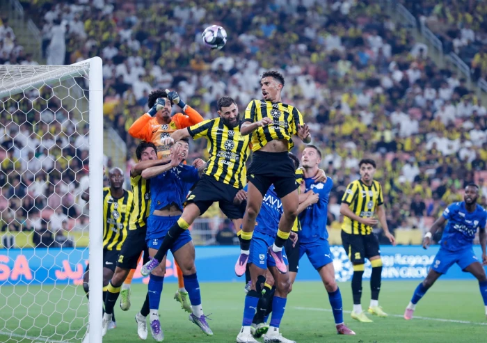 بالصور.. لقطات حصرية من لقاء الكلاسيكو بين الهلال والاتحاد