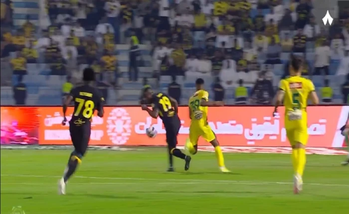 شاهد.. هدف موسى ديابي الملغي للاتحاد أمام الخليج