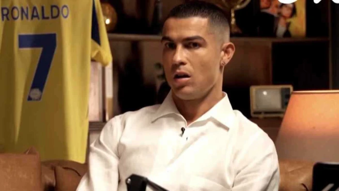 «رقم كبير».. بالفيديو.. كريستيانو رونالدو يكشف عدد السيارات التي يمتلكها