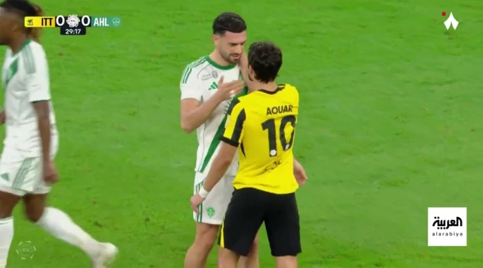 بالفيديو.. خبير تحكيمي يكشف عن خطأ مؤثر شهدته مباراة الاتحاد والأهلي