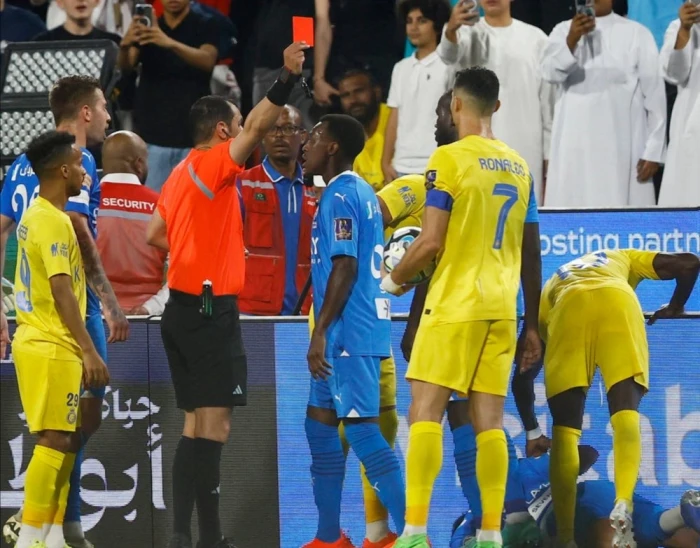 بـ 107 بطاقة حمراء.. بالفيديو: تعرف على أكثر فريق حدثت أمامه حالات طرد في تاريخ دوري المحترفين