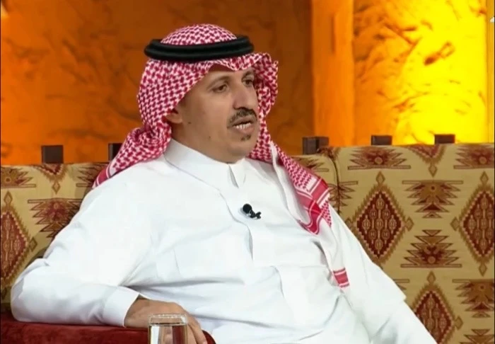 "الزهراني" ينشر لافتة مسيئة في مباراة الأهلي والاتحاد.. ويعلق: من أدخلها للمدرجات يجب وضعه تحت دائرة المحاسبة!