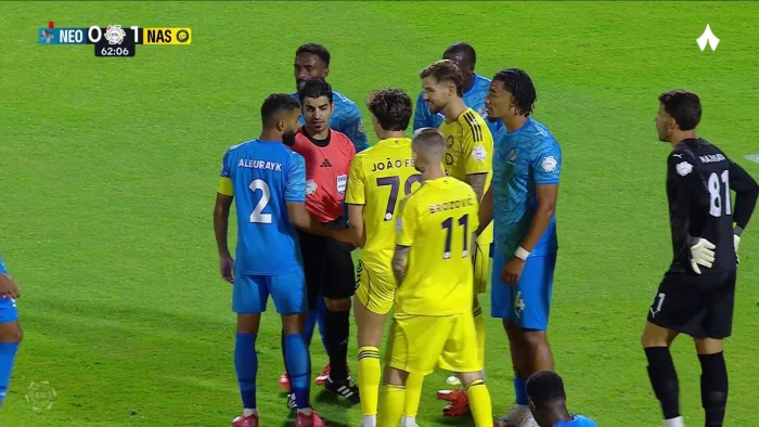 لجنة الحكام تكشف رأيها في ركلة الجزاء المحتسبة للنصر أمام نيوم