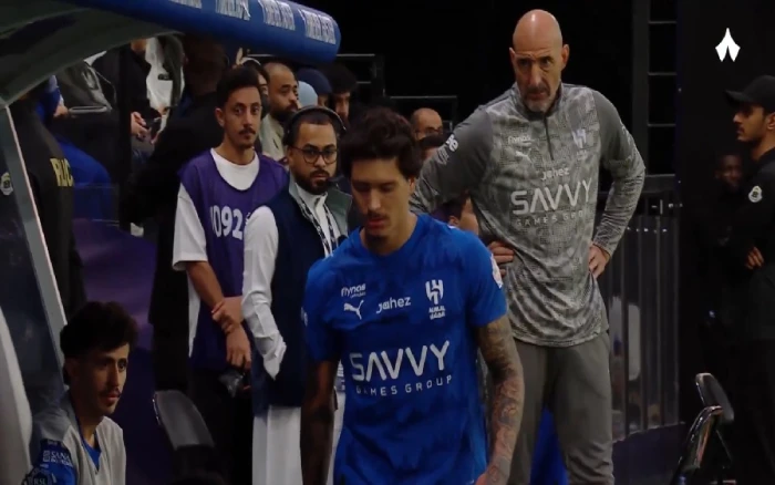 «غضب واعتراض».. بالفيديو.. تصرف مثير من نونيز محترف الهلال بعد استبداله أمام الفتح