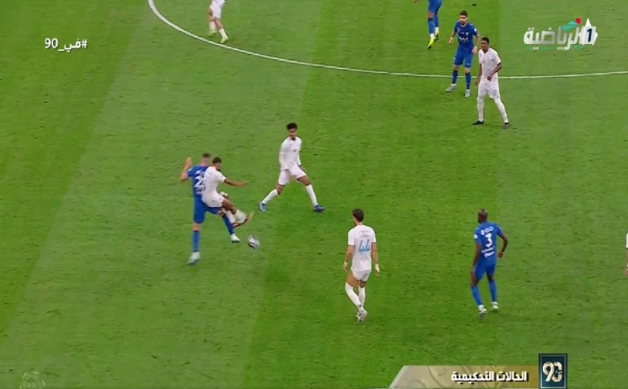 بالفيديو.. نواف شكرالله يحسم الجدل حول صحة هدف الهلال الأول أمام الفتح