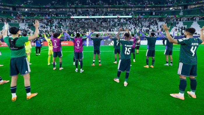 بالفيديو.. لاعبو المنتخب السعودي يقلدون احتفالية النصر بعد الفوز على عمان