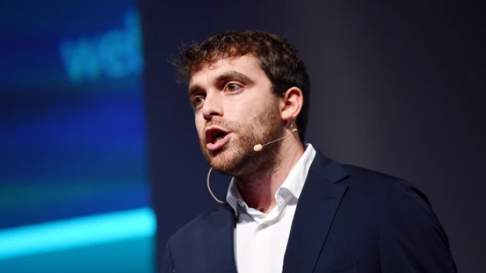 فابريزيو رومانو يكشف مفاجأة بشأن رحيل بيرغوين عن الاتحاد