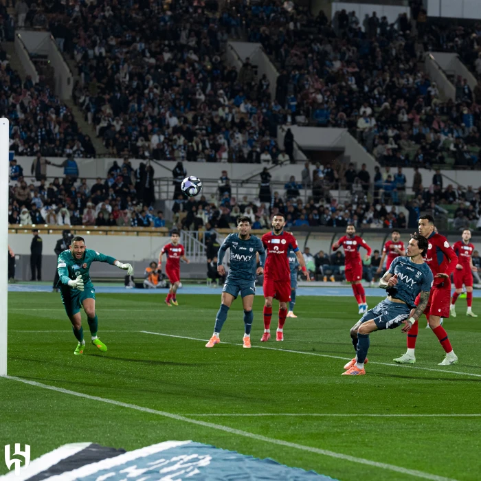 هل خالف الهلال القانون بإجراء 6 تبديلات أمام ضمك؟.. خبير تحكيمي يجيب