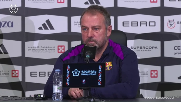 هانزي فليك يرد على موقف برشلونة من التعاقد مع كانسيلو محترف الهلال