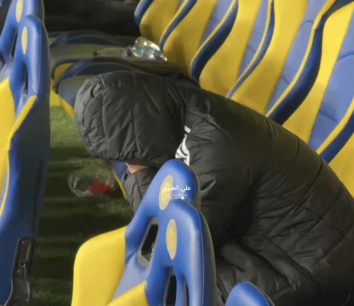 بالفيديو.. بكاء أيمن يحيي لاعب النصر بعد الخسارة أمام القادسية