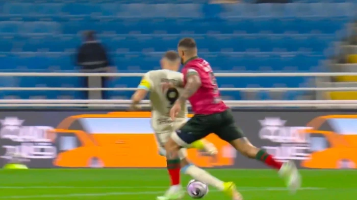 بالفيديو: لحظة طرد لاعب الخلود «إيكونغ» أمام الاتحاد