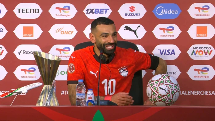 بالفيديو.. محمد صلاح يسخر من تصريح حسام حسن الشهير!