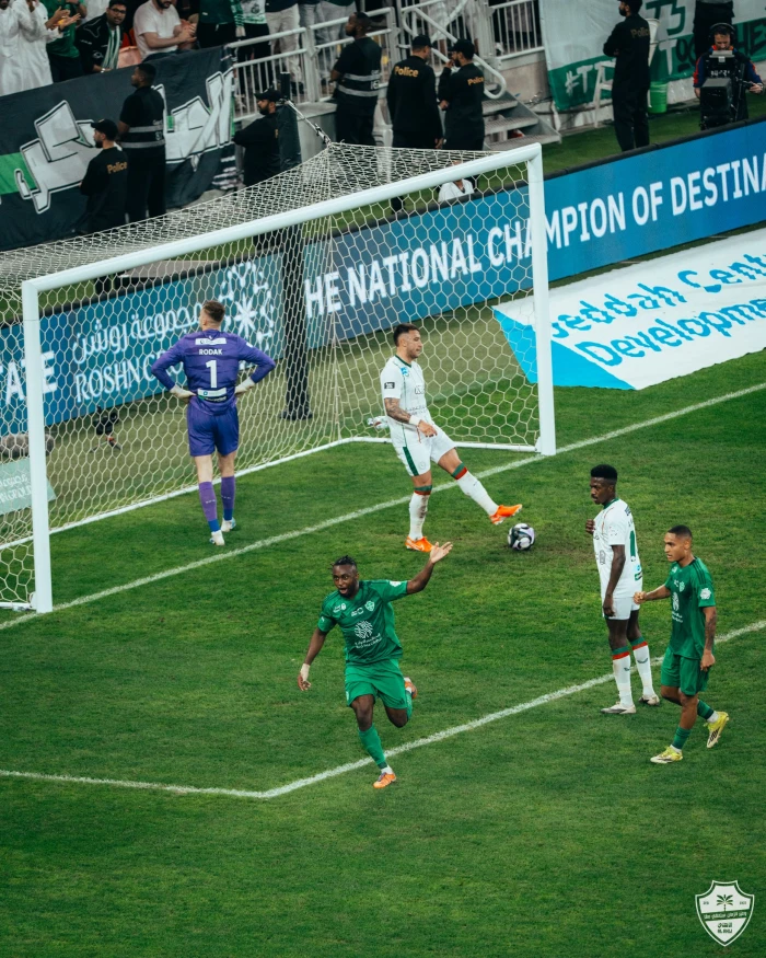 بالفيديو.. الأهلي يكتسح الاتفاق برباعية ويشعل الصراع على الصدارة