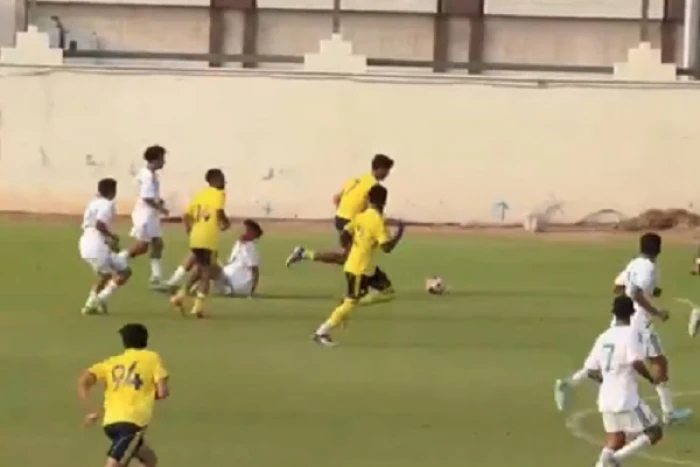 «مراوغة خرافية».. بالفيديو.. كريستيانو جونيور يسقط لاعب الأهلي أرضا